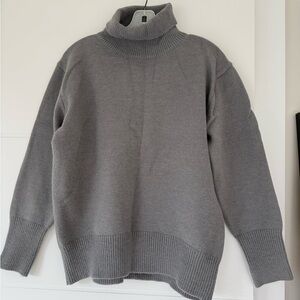 Cozy Gray Turtleneck Sweater Sz. M